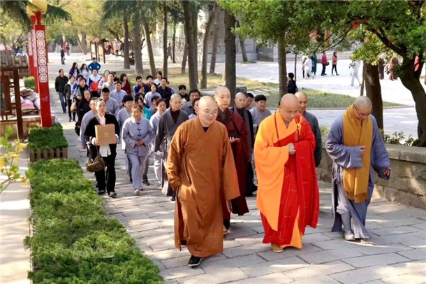 达照法师在青岛湛山寺为大众开示《佛教兴亡 佛子有责》