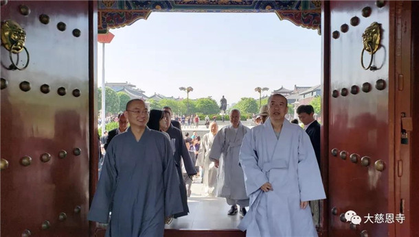 韩国僧伽教育代表团参访大慈恩寺