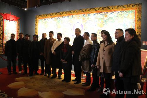 国内最大幅金唐卡亮相杭州灵隐寺 龙树佛教艺术展启幕