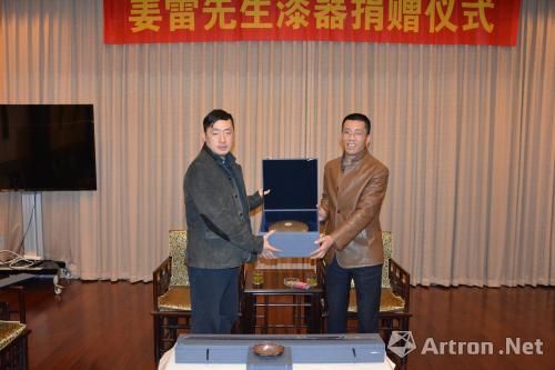 美籍华人姜雷向浙省博捐赠三件战汉代漆器