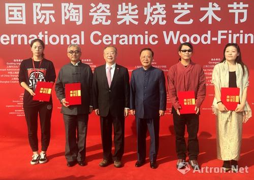 上海国际陶瓷柴烧艺术节揭幕 首展百件陶瓷臻品