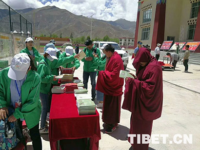 西藏佛学院举办“非遗进校园”活动