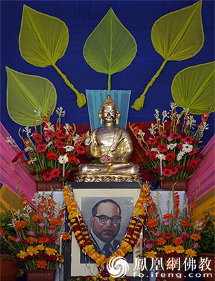 印度举行安贝卡博士皈依佛教62周年庆典崇化法师率团出席_佛教-印度-贝卡-皈依-博士