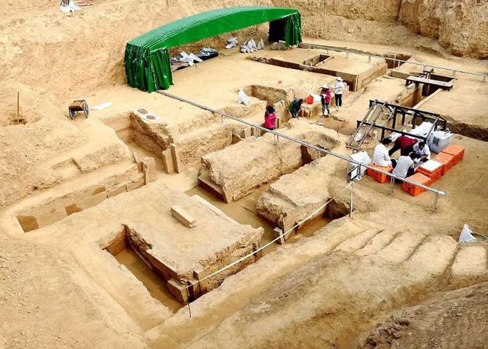 发掘-|-河南洛阳西汉贵族墓葬挖出疑似千年美酒_西汉-洛阳-陪葬-发现-液体