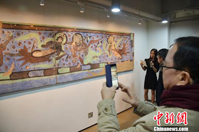 40余幅中国龟兹壁画亮相韩国 讲述古丝绸之路_壁画-丝绸之路-中国-石窟-韩国