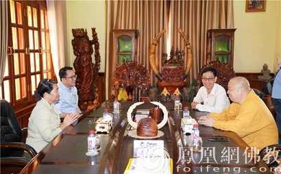 柬埔寨副首相棉森婉会见印顺大和尚_柬埔寨-首相-会谈-会见-和尚